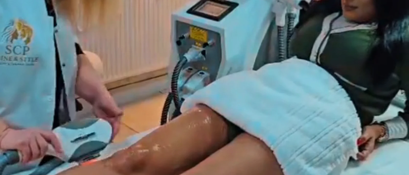 Ședință de epilare definitivă cu laser la picior, la SCP Shine & Style